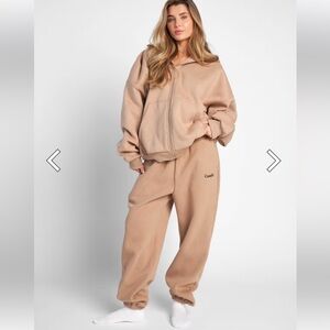 NWOT / 2 pc set - Comfrt cloud zip sweat set - latte size M